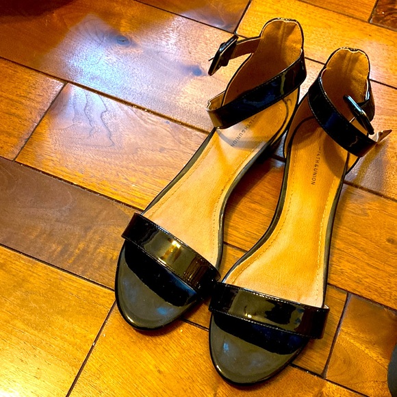 14th & Union W 7.5 7 1/2 Black Slight Wedge Heel Sandals - Picture 2 of 6